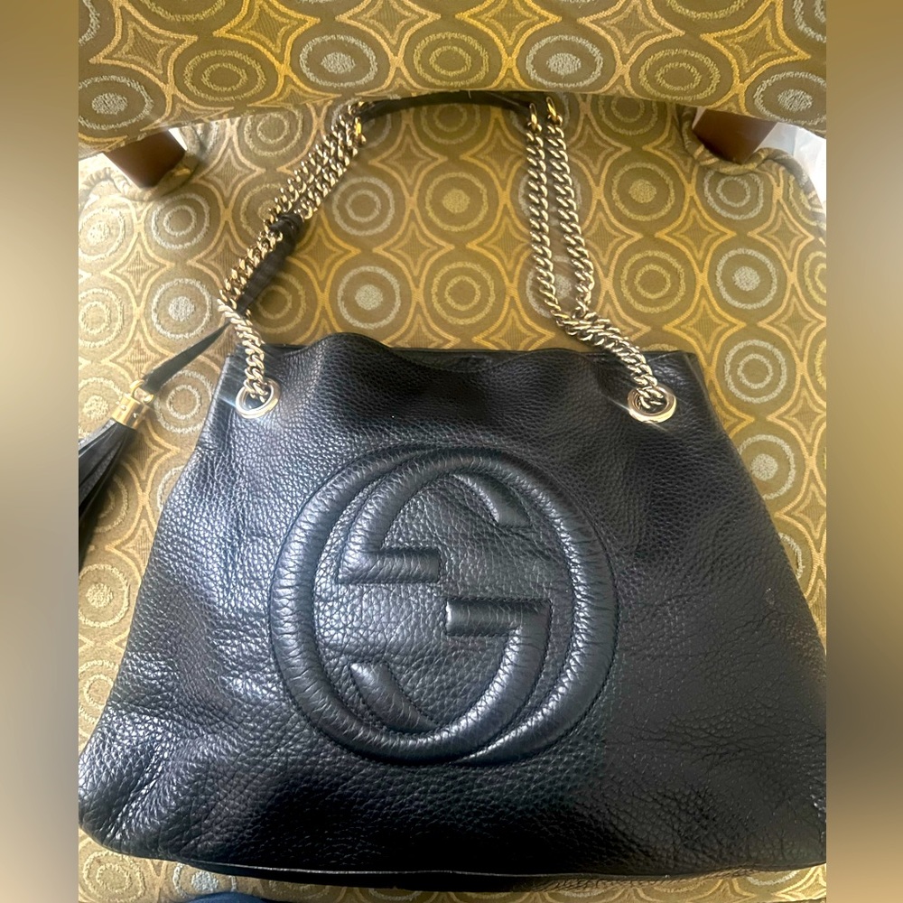 Authentic black leather GUCCI shoulder bag